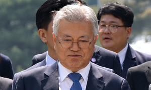 법원, 문재인 뇌물혐의 사건 재판 이송신청 불허