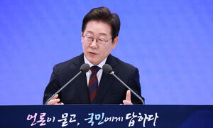 李 
