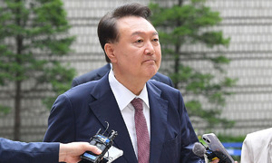 尹측 