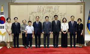 李, 권오을·최휘영·김정관·김윤덕 장관에 임명장