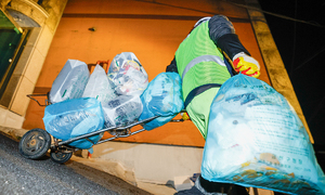 낮에도 잠 못드는 야간 미화원