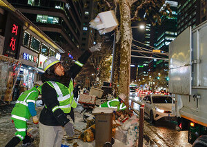 하룻밤 3만보 걸으며 시간 쫓겨 투척…미화원의 새벽은 ‘사투’다