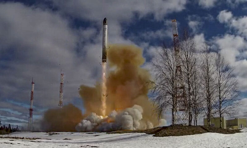 러시아가 차세대 대륙간탄도미사일(ICBM)인 RS-28 ‘사르맛’ 발사 모습. EPA연합뉴스