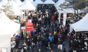 ‘2026 강남구 설맞이 직거래 장터’ 성황 [한강로 사진관] 