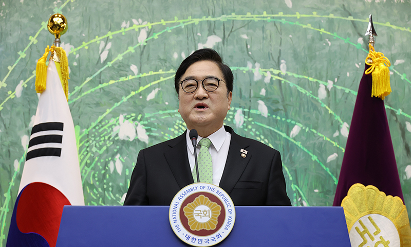 우원식 국회의장이 10일 국회에서 개헌 관련 긴급 기자회견을 하고 있다. 연합뉴스