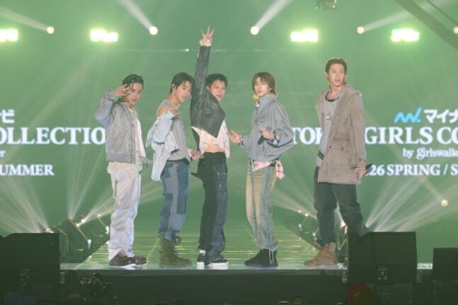 그룹 코르티스(Cortis)가 지난 14일 도쿄 시부야구 국립 요요기 경기장에서 개최된 '제42회 마이나비 도쿄 걸즈 컬렉션 2026 스프링/서머'에 참석해 공연을 펼치고 있다. 빅히트뮤직