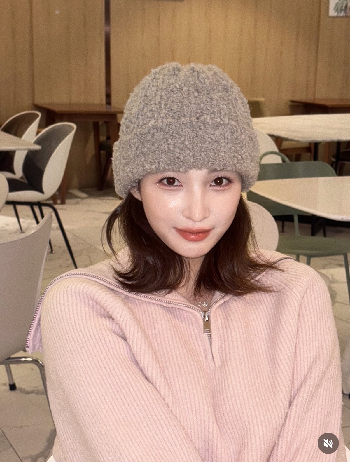 율희는 스케쥴이 없는 날 꾸준히 라이브 방송을 진행하겠다고 밝혔다. 율희 인스타그램 캡처