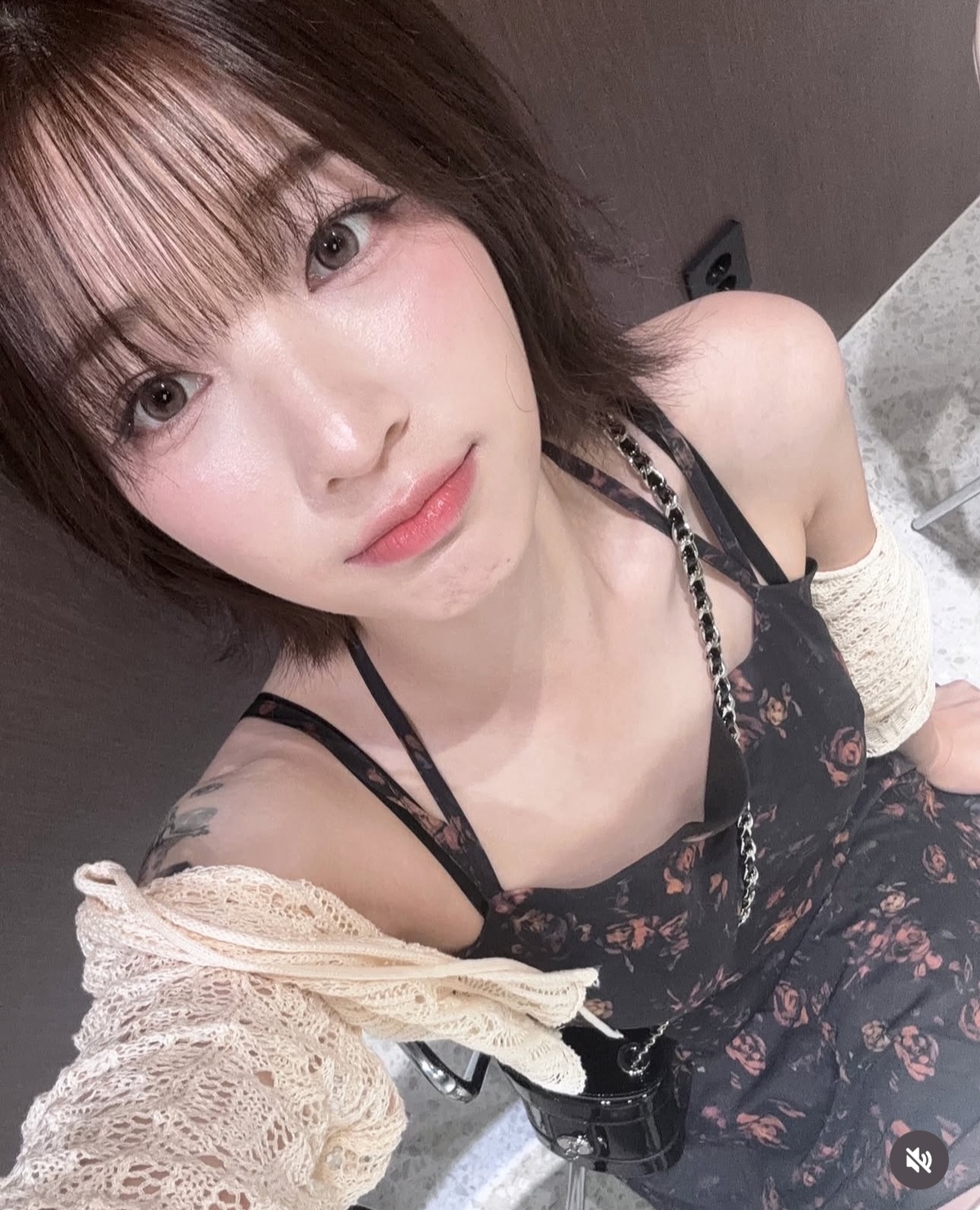 율희가 틱톡 라이브 방송을 시작했다. 율희 인스타그램 캡처