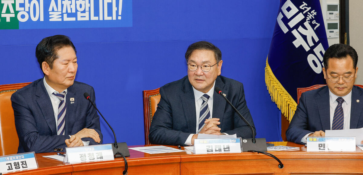 더불어민주당 김태년 착!붙는 공약 프로젝트 단장이 24일 서울 여의도 국회에서 열린 착!붙 공약 프로젝트 런칭 행사에서 모두발언을 하고 있다. 최상수 기자