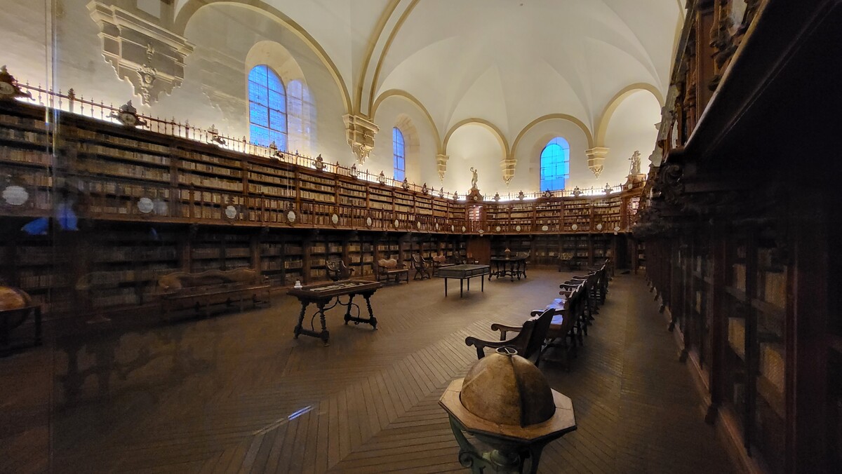 살라망카 대학교 역사 종합 도서관. 필자 제공