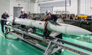 “정전기 원천차단” 초정밀 수작업… K방산의 힘은 ‘무결점 공정’ [심층기획]