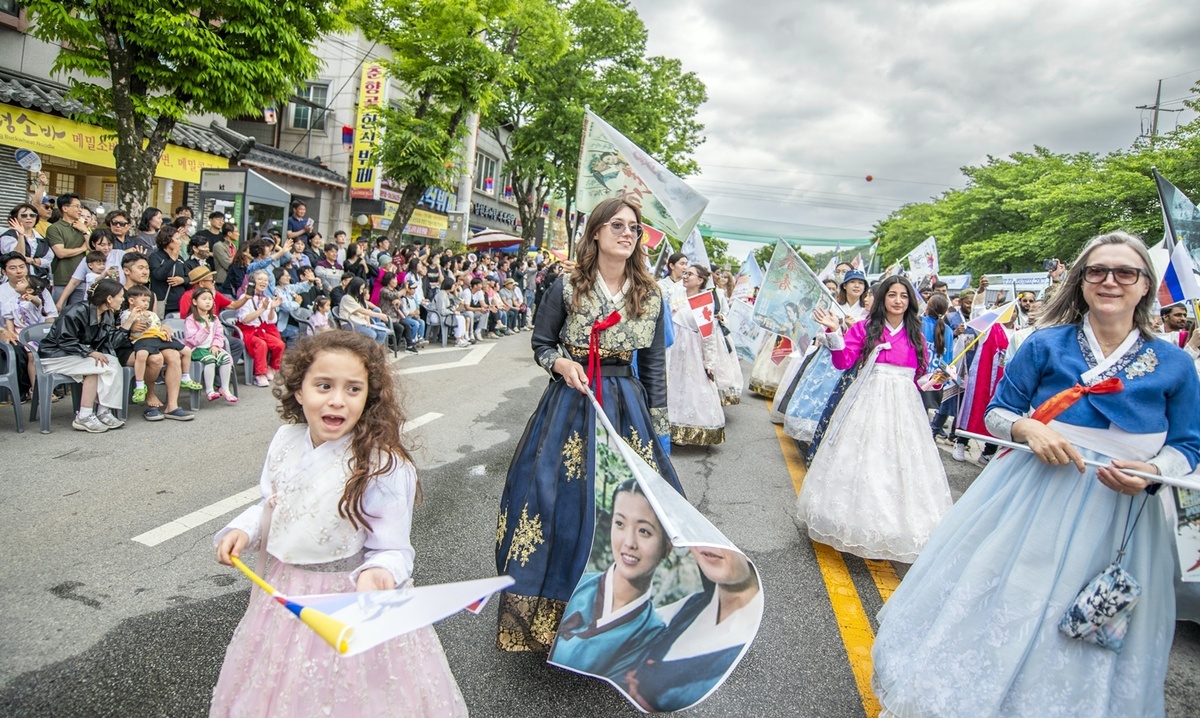 2025년 열린 전북 남원 춘향제에서 시민들이 참여해 펼친 대동길놀이 모습. 남원시 제공