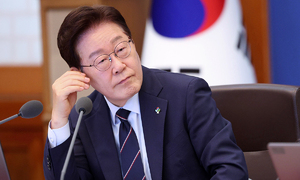 李대통령 “檢, 잘못하면 사과·취소… 무오류 함정 안 돼”