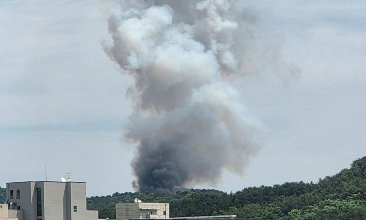 지난 1일 오전 10시 59분께 대전 유성구 외삼동 한화에어로스페이스 대전공장에서 폭발 사고가 발생해 5명이 숨지고 2명이 중경상을 입었다. 소방 당국은 오전 11시 17분께 소방 대응 1단계를 발령한 뒤, 화재 발생 50분 만에 초진을 완료했다. 독자 제공