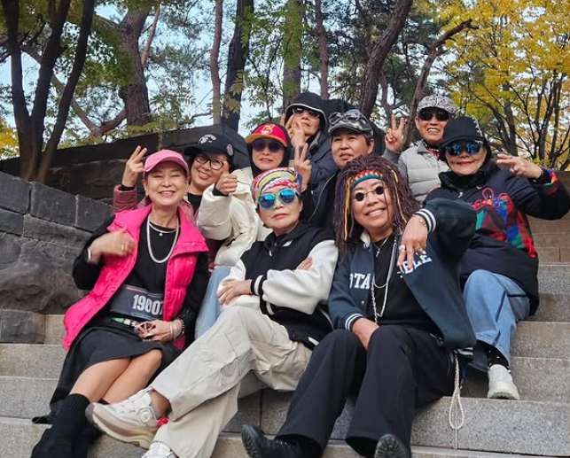 춘천남부노인복지관에서 활동 중인 시니어 래퍼들. 이들은 랩으로 자신의 인생 이야기를 풀어내고 있다. 춘천남부노인복지관 제공