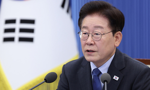 李대통령, 북극항로 시범운항 선박 英도착에 
