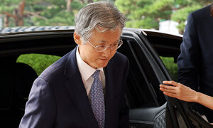 與, 조희대 ‘휴대전화 교체내역’ 조회 논란